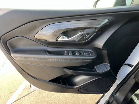 Used 2024 GMC Terrain SLE image 27