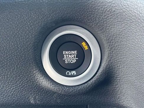 New 2026 Chrysler Pacifica Select image 7