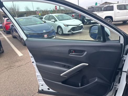 Used 2024 Toyota Corolla Cross AWD Hybrid w/ Moonroof Package image 34