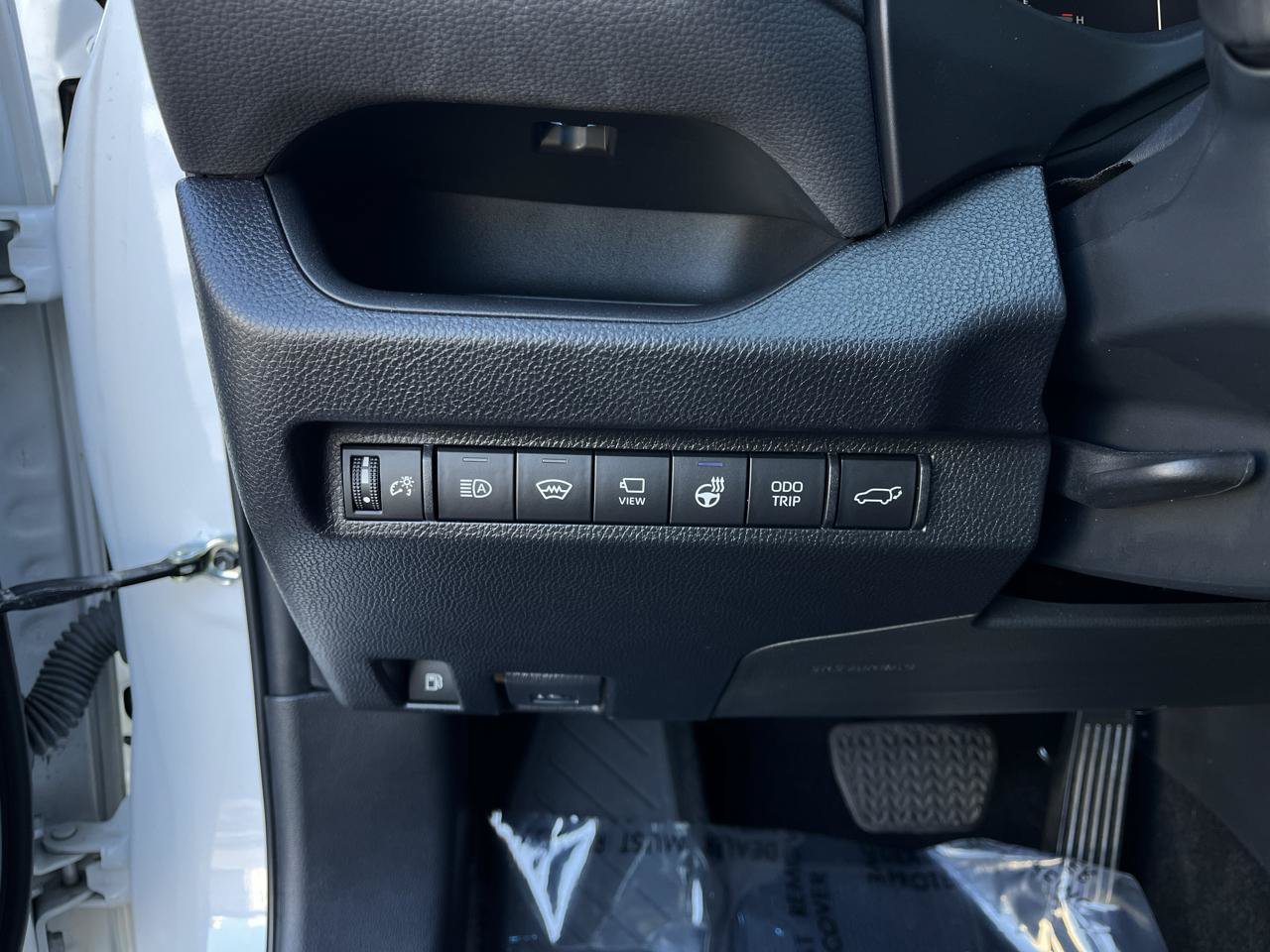 Used 2023 Toyota RAV4 XSE AWD/4WD image 16