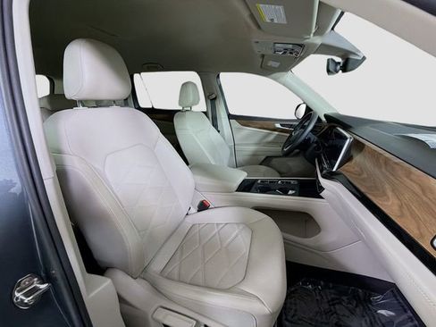 Used 2024 Volkswagen Atlas SE image 28