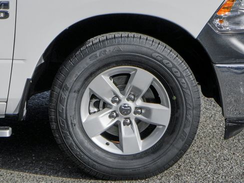 Used 2017 RAM 1500 Tradesman w/ Chrome Appearance Group image 31