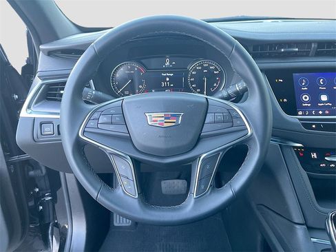 New 2025 Cadillac XT5 Luxury image 32