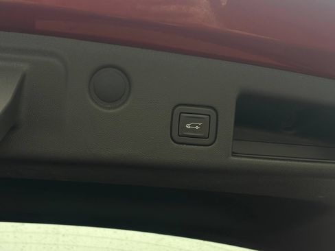 Used 2020 Chevrolet Equinox LT w/ Driver Convenience Package FWD image 10