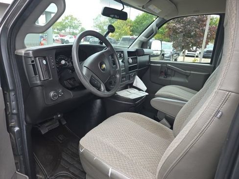 Used 2017 Chevrolet Express 2500 LT w/ LT Preferred Equipment Group RWD image 9