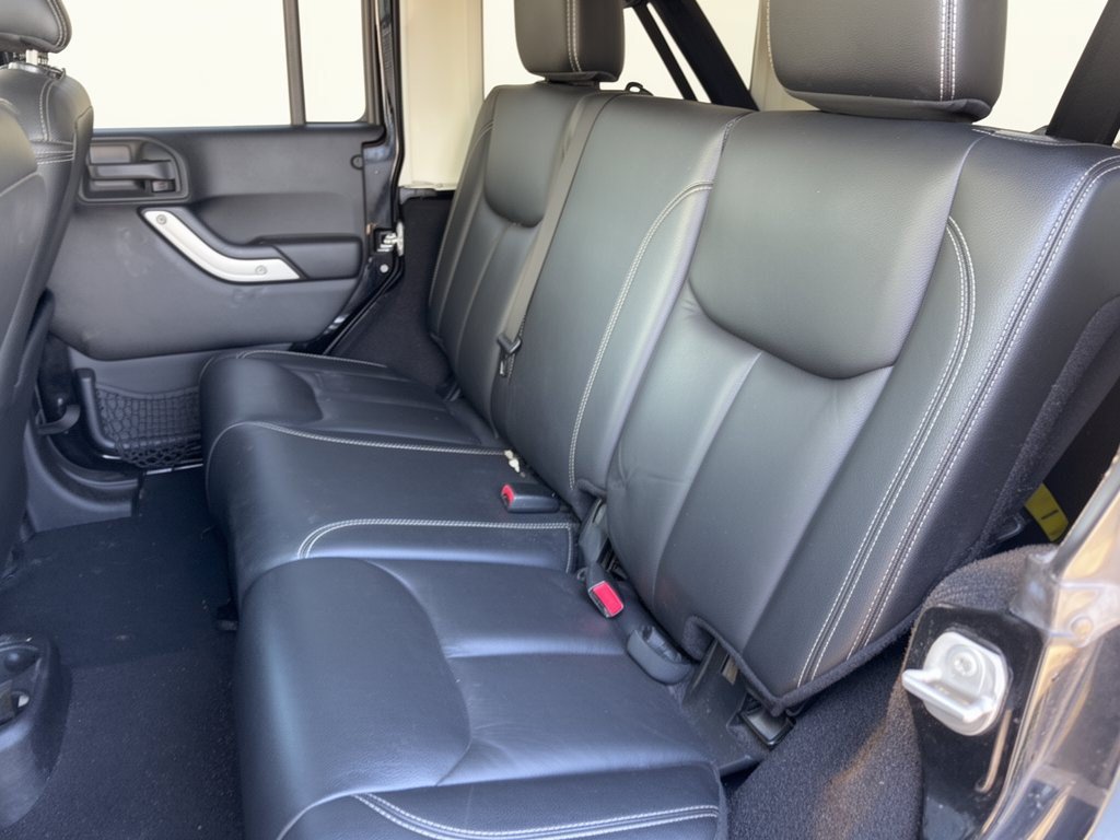 Used 2015 Jeep Wrangler Unlimited Rubicon AWD/4WD image 25