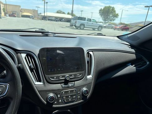 Used 2022 Chevrolet Malibu LT FWD image 14