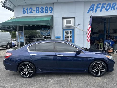 Used 2017 Honda Accord Sport image 5