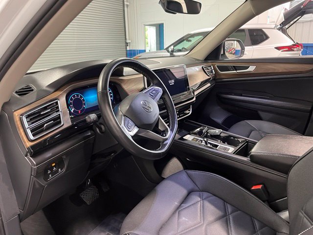Used 2025 Volkswagen Atlas SE AWD/4WD image 23