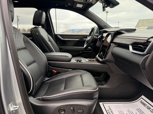 Used 2025 GMC Acadia Denali image 43