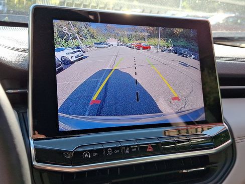 Certified 2022 Jeep Compass Limited image 18