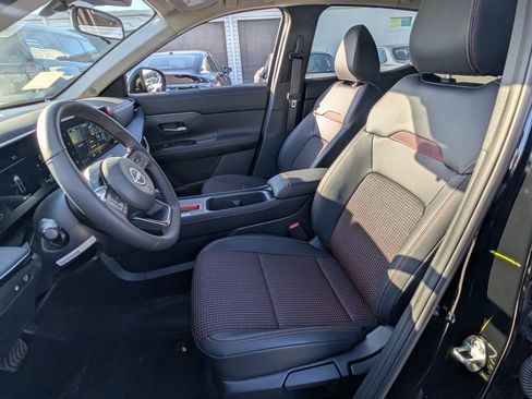 New 2026 Nissan Kicks SR image 10