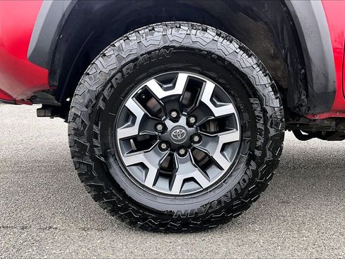 Used 2023 Toyota Tacoma TRD Off-Road image 9