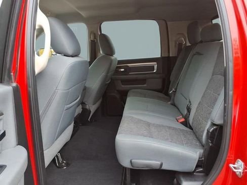 Used 2018 RAM 2500 SLT w/ Luxury Group image 6