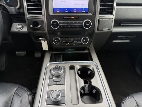 Used 2020 Ford Expedition XLT image 11