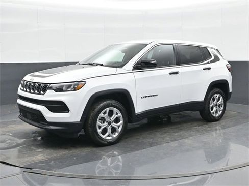 Used 2025 Jeep Compass Sport w/ Mopar Graphics Package image 8