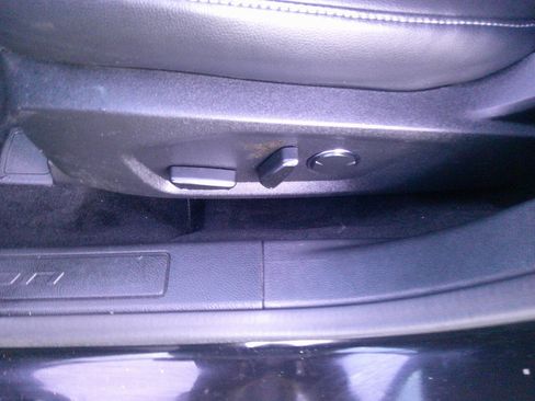 Used 2017 Ford Fusion SE w/ Equipment Group 201A image 19