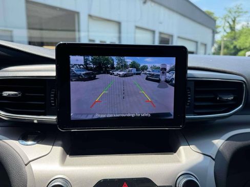 Used 2023 Ford Explorer XLT w/ Equipment Group 202A AWD/4WD image 29
