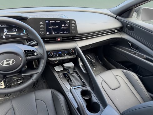 New 2026 Hyundai Elantra SEL Sport FWD image 14