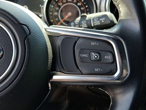 Used 2018 Jeep Wrangler Unlimited Sahara w/ Dual Top Group AWD/4WD image 24