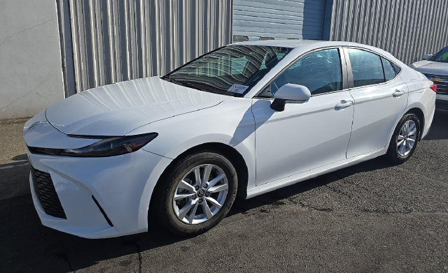 Used 2025 Toyota Camry LE FWD image 2