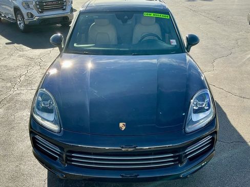 Used 2022 Porsche Cayenne Platinum Edition image 11