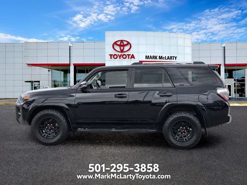 Used 2022 Toyota 4Runner SR5 Premium w/ Moonroof Package RWD image 2
