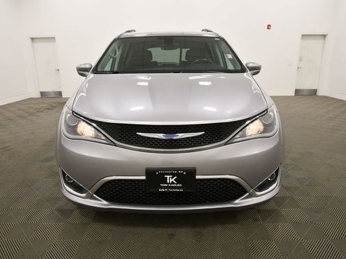 Used 2017 Chrysler Pacifica Touring-L Plus w/ Tire & Wheel Group FWD image 11