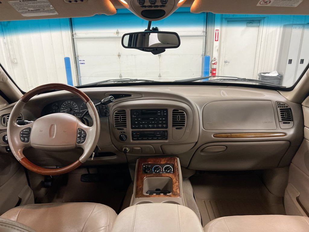 Used 2001 Lincoln Navigator 4WD image 10