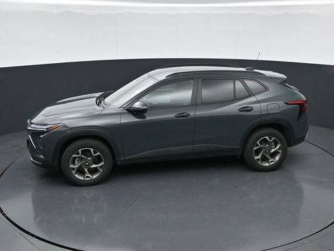 Used 2025 Chevrolet Trax LT w/ LT Convenience Package FWD image 33