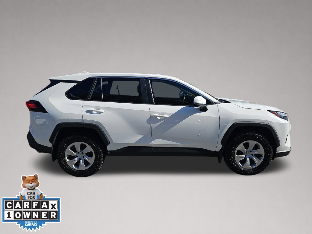Used 2024 Toyota RAV4 LE AWD/4WD image 3