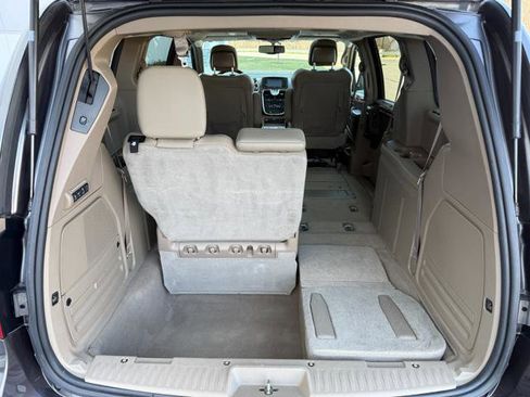 Used 2015 Chrysler Town & Country Limited Platinum w/ Trailer Tow Group image 27