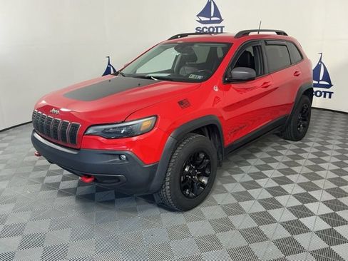Used 2019 Jeep Cherokee Trailhawk AWD/4WD image 3