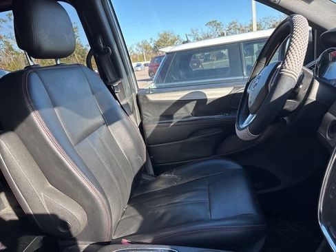 Used 2016 Dodge Grand Caravan R/T image 7
