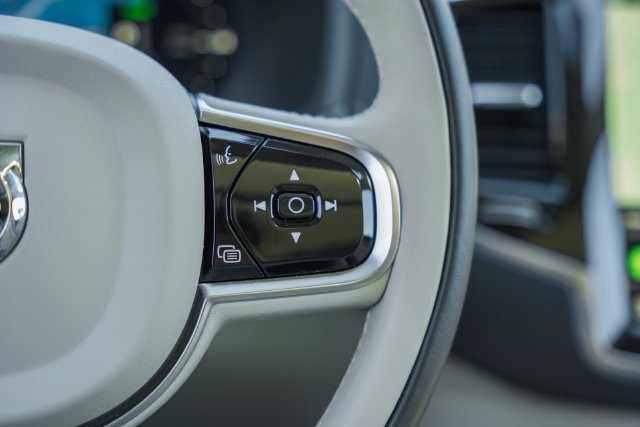 Certified 2025 Volvo XC90 T8 Plus w/ Protection Package Premier AWD/4WD image 27