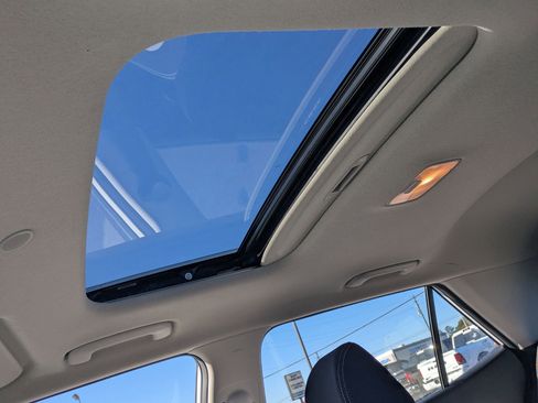 Used 2024 Hyundai Venue SEL image 14