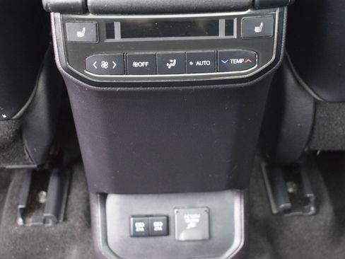 Used 2021 Toyota Highlander Platinum image 16