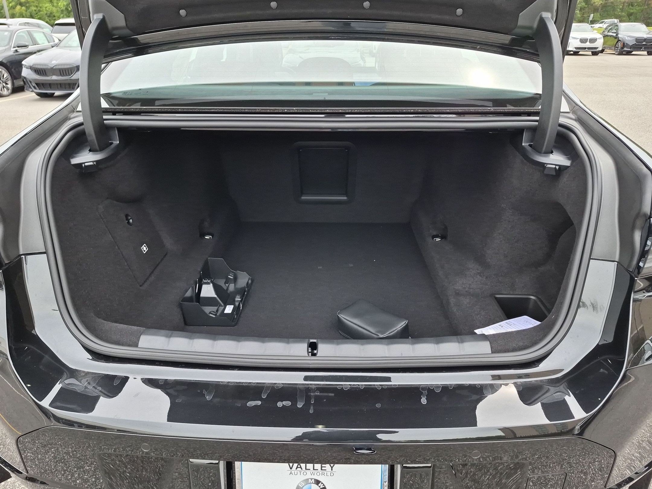 New 2027 BMW 740i w/ Executive Package RWD image 30