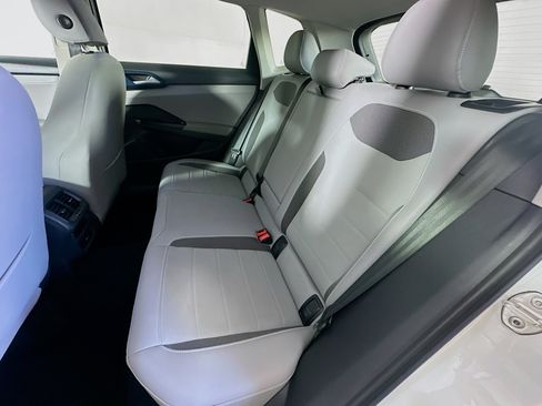Used 2024 Volkswagen Taos SE w/ Panoramic Sunroof Package FWD image 26