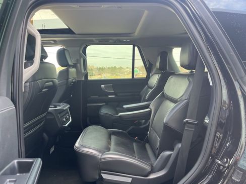 Used 2025 Ford Expedition Platinum image 9