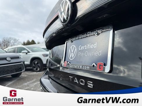 Certified 2025 Volkswagen Taos SE image 41