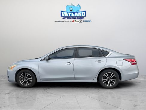 Used 2015 Nissan Altima 2.5 S w/ Power Driver Seat Package FWD image 2