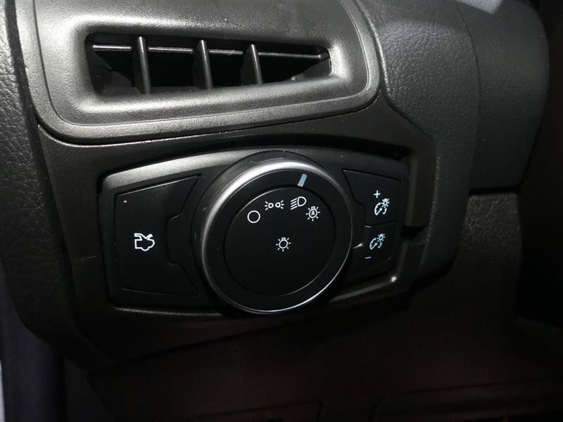 Used 2015 Ford Focus SE w/ Reverse Sensing Package FWD image 28