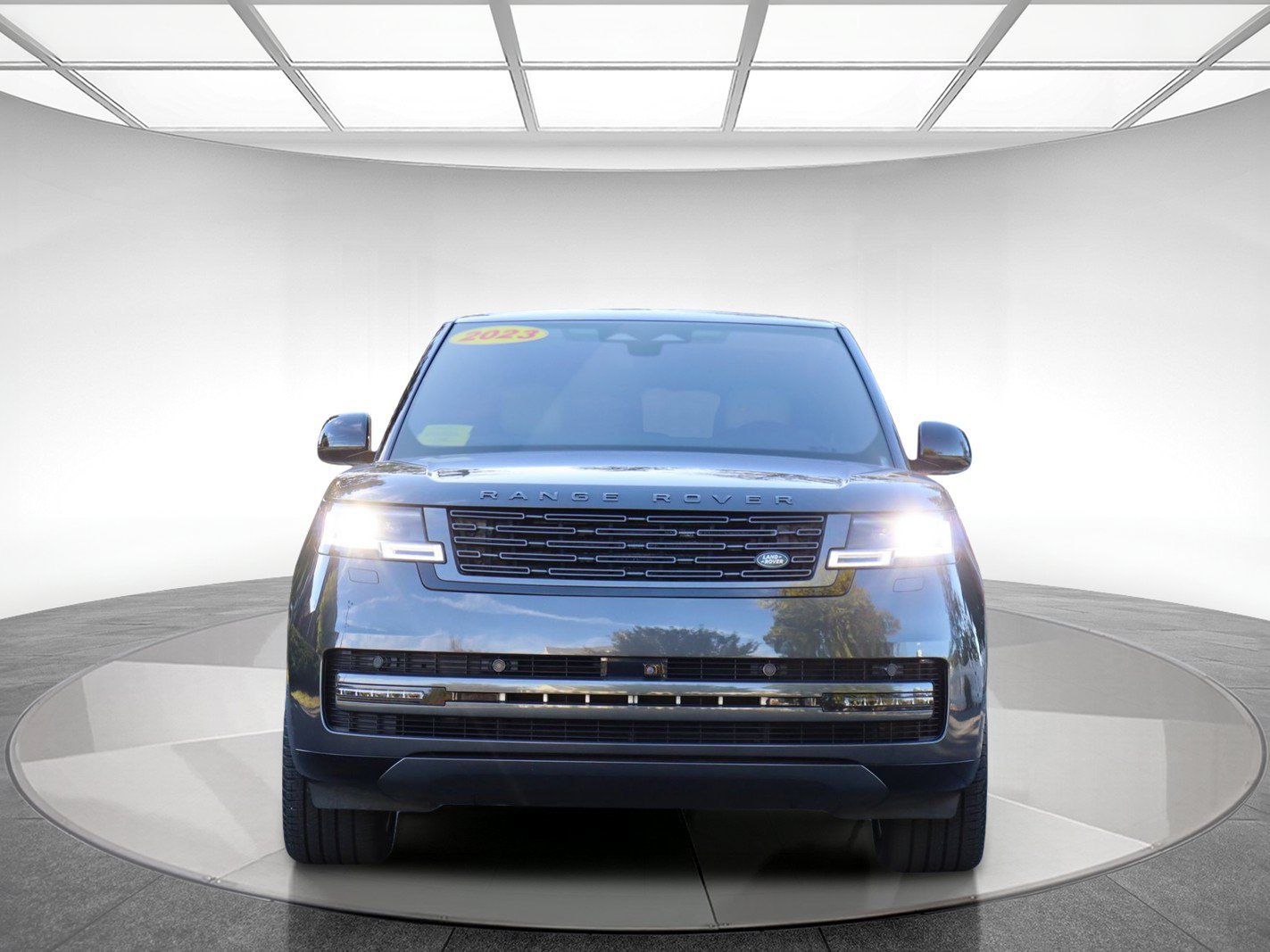 Used 2023 Land Rover Range Rover SE AWD/4WD image 2
