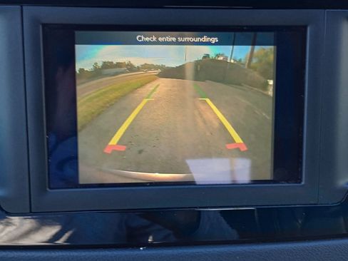 Used 2020 Chrysler Voyager Lxi image 13