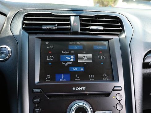Used 2018 Ford Fusion Titanium FWD image 16