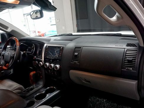 Used 2022 Toyota Sequoia Platinum AWD/4WD image 66