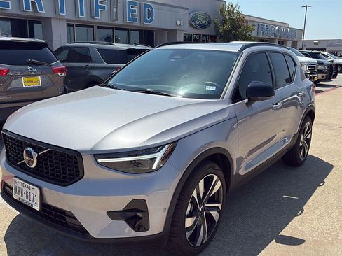 Used 2026 Volvo XC40 B5 Ultra w/ Protection Package Premier AWD/4WD image 2