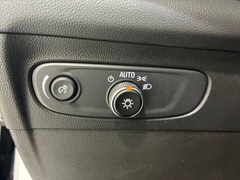 Used 2023 Buick Envision Essence FWD image 21