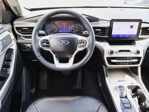 Used 2022 Ford Explorer XLT w/ Equipment Group 202A image 18